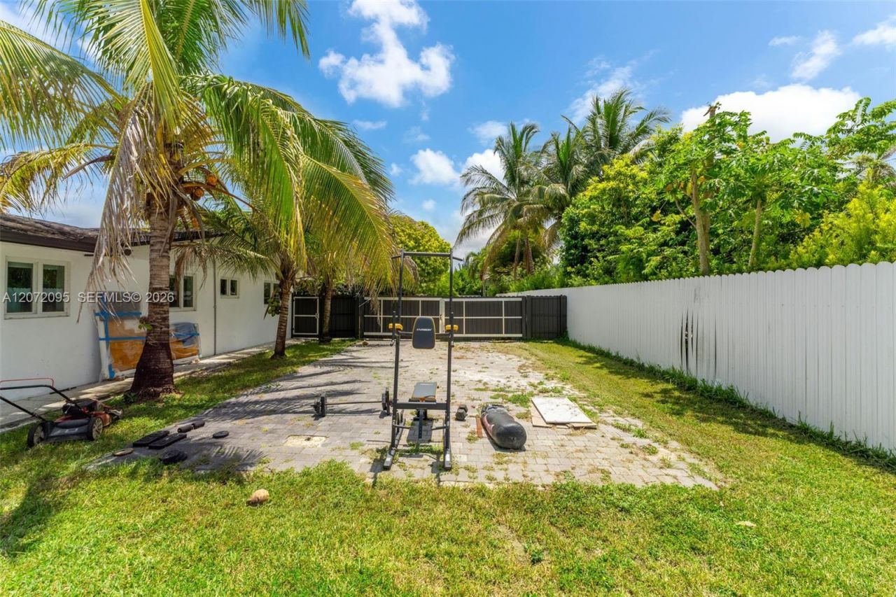 18725 SW 218th St, Miami, FL 33170 Photo