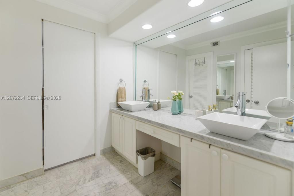 1121 Crandon Blvd , Unit D206, Key Biscayne, FL 33149 Photo