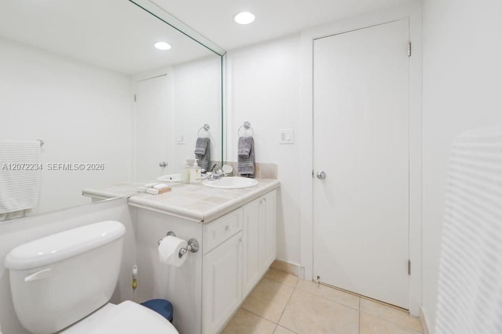 1121 Crandon Blvd , Unit D206, Key Biscayne, FL 33149 Photo