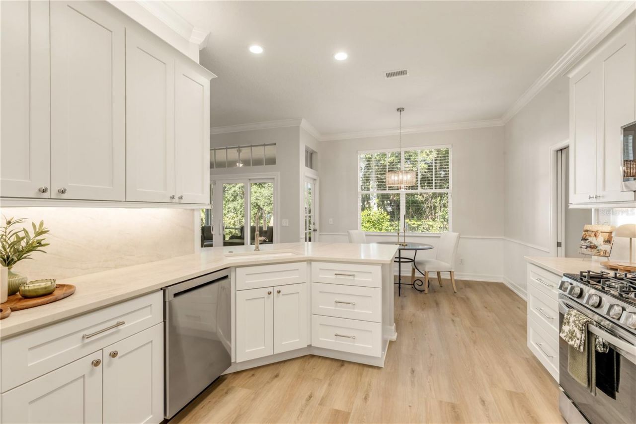 410 S Peninsula Avenue, New Smyrna Beach, FL 32169 Photo