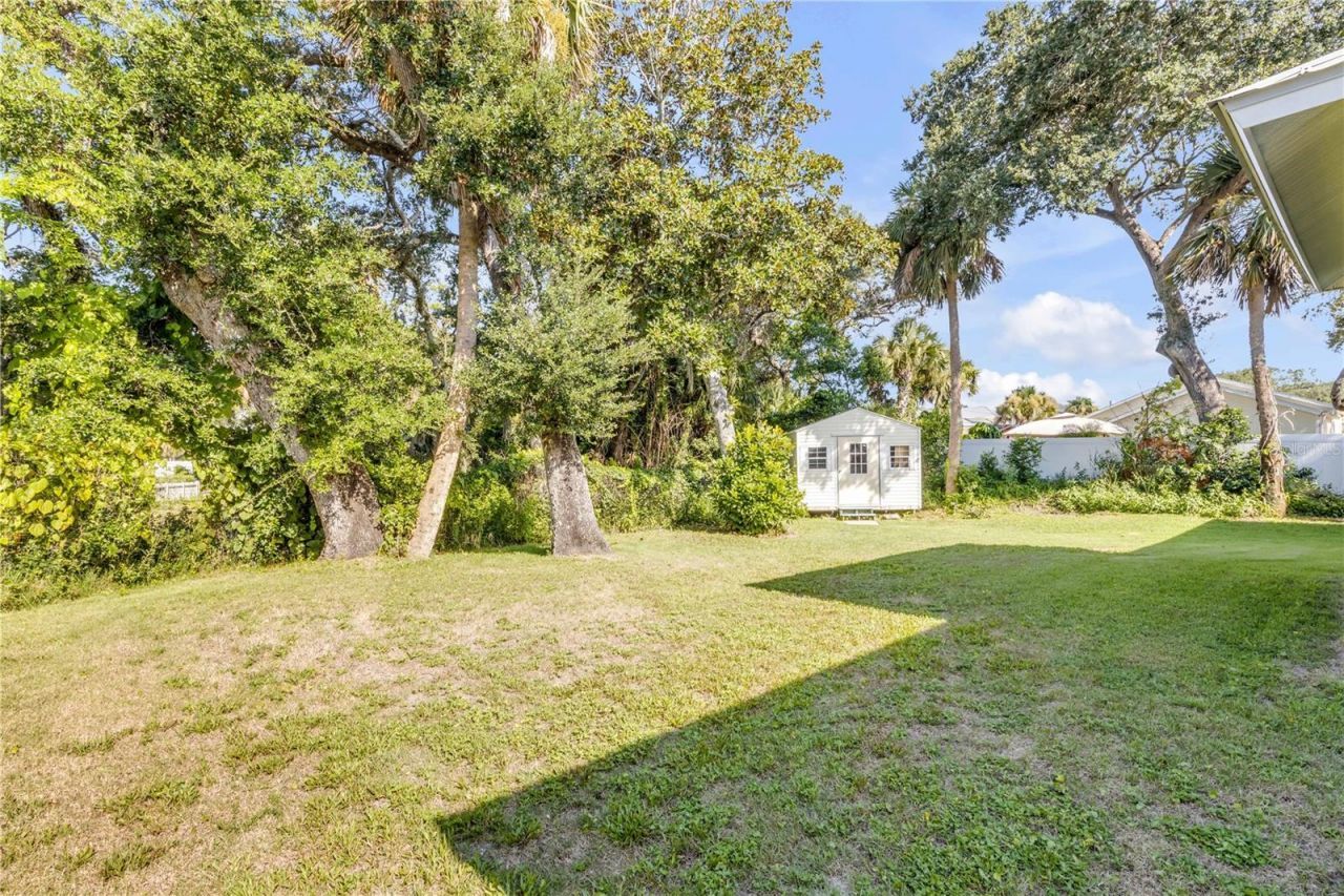 410 S Peninsula Avenue, New Smyrna Beach, FL 32169 Photo