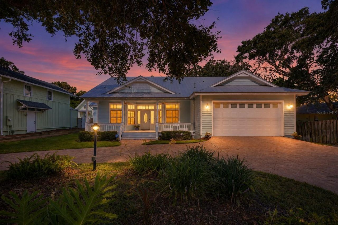 410 S Peninsula Avenue, New Smyrna Beach, FL 32169 Photo