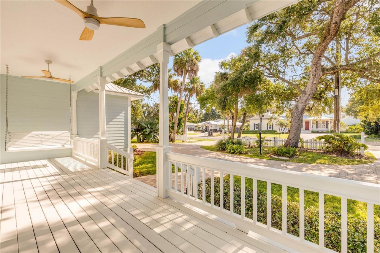 410 S Peninsula Avenue, New Smyrna Beach, FL 32169 Photo