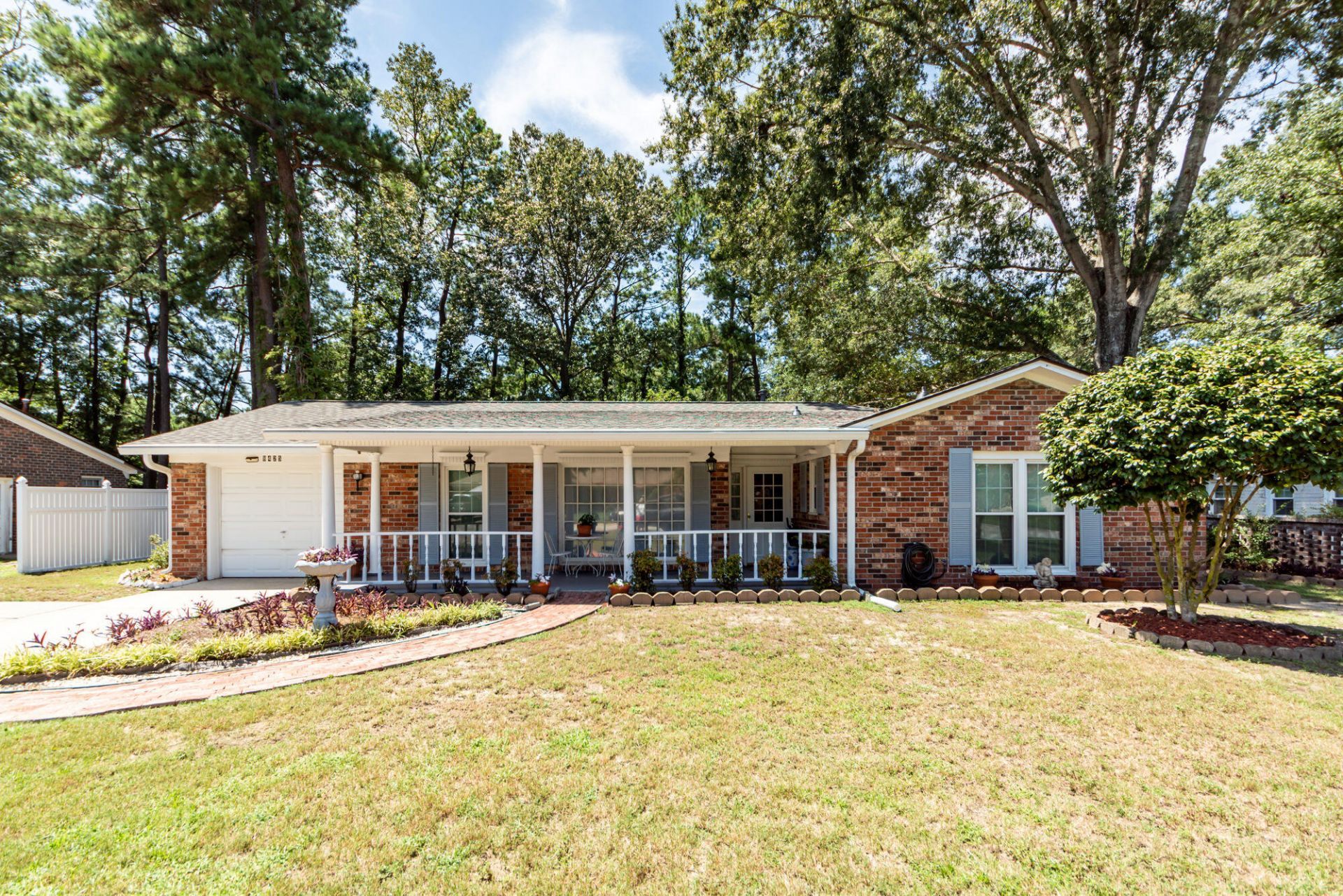 8425 Deerwood Drive Photo 2