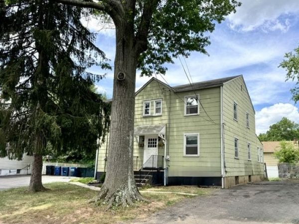 671 Crescent Dr, Bound Brook, NJ 08805