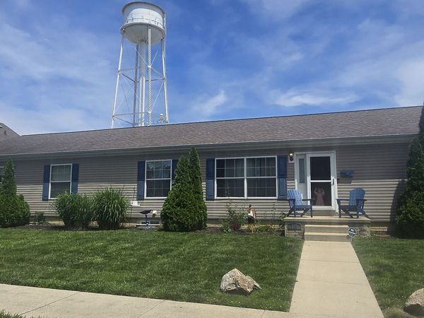 105 N Oak Street , Villa Grove, IL 61956