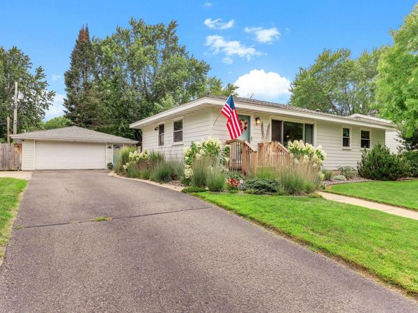 8502 Upper 206th Street W, Lakeville, MN 55044
