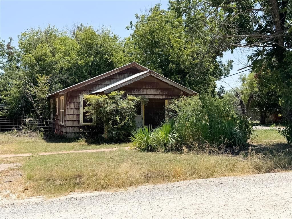 409 W 13th Street, Cisco, TX 76437 Main Photo