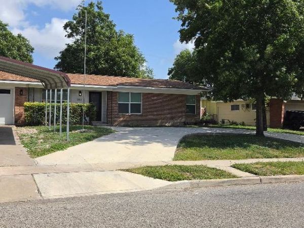 207 E Crestline, San Antonio, TX 78201