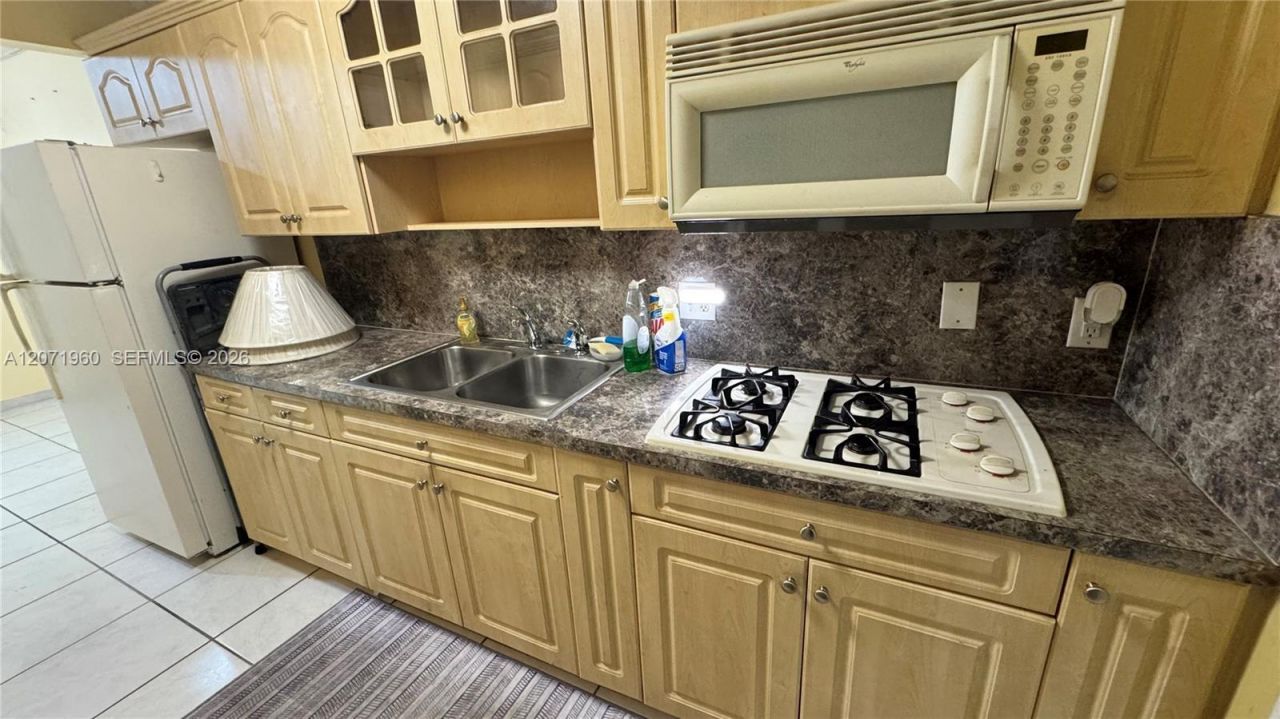 160 NE 203rd Ter , Unit E20, Miami Gardens, FL 33179 Photo