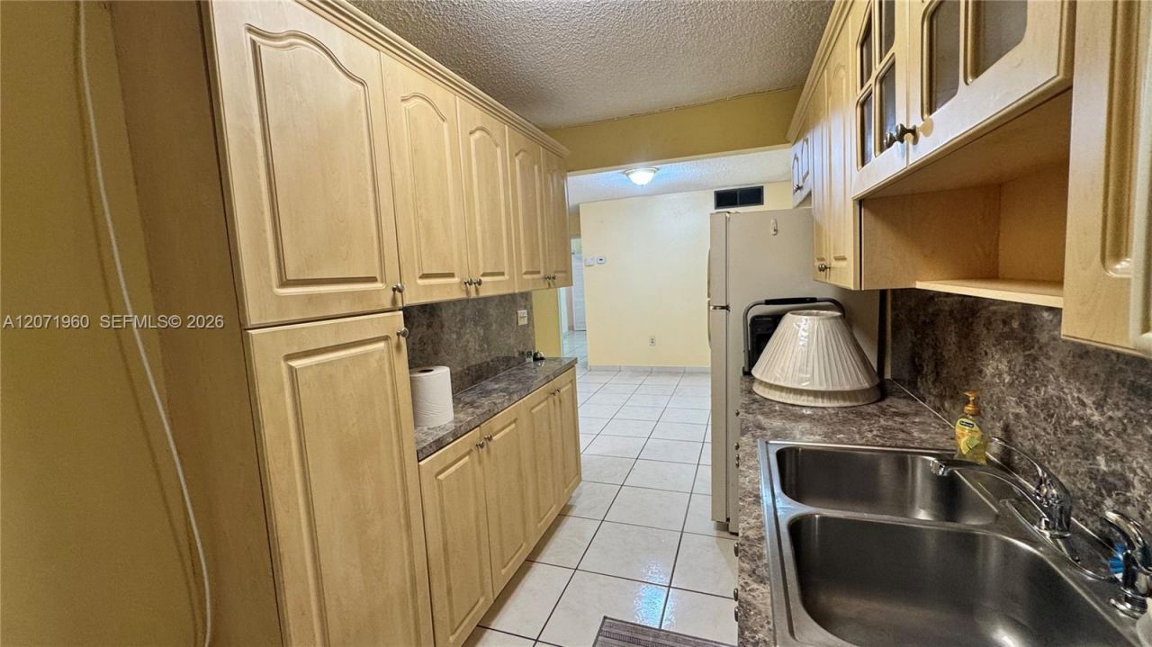 160 NE 203rd Ter , Unit E20, Miami Gardens, FL 33179 Photo
