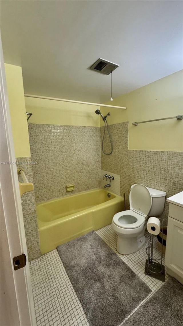 160 NE 203rd Ter , Unit E20, Miami Gardens, FL 33179 Photo