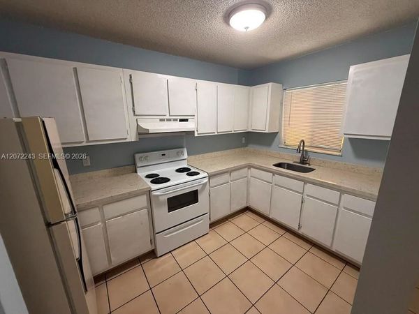 1501 W 42nd St, Unit 205, Hialeah, FL 33012