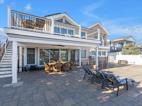 2072 Legon Street , Bellmore, NY 11710