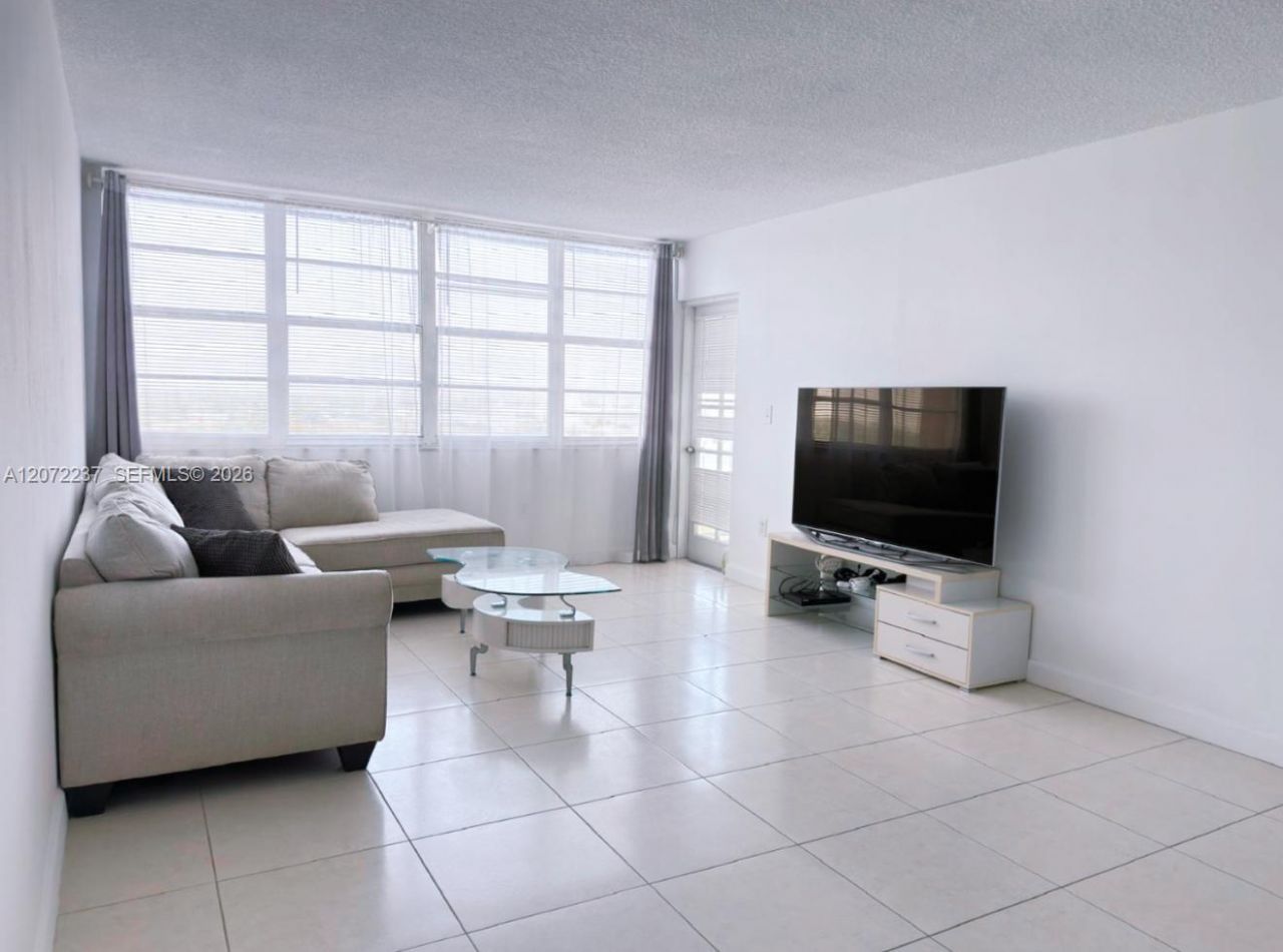1301 NE Miami Gardens Dr , Unit 1404W, Miami, FL 33179 Photo