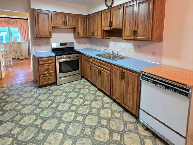 6413 Gale Drive, Independence, OH 44131 Photo 8