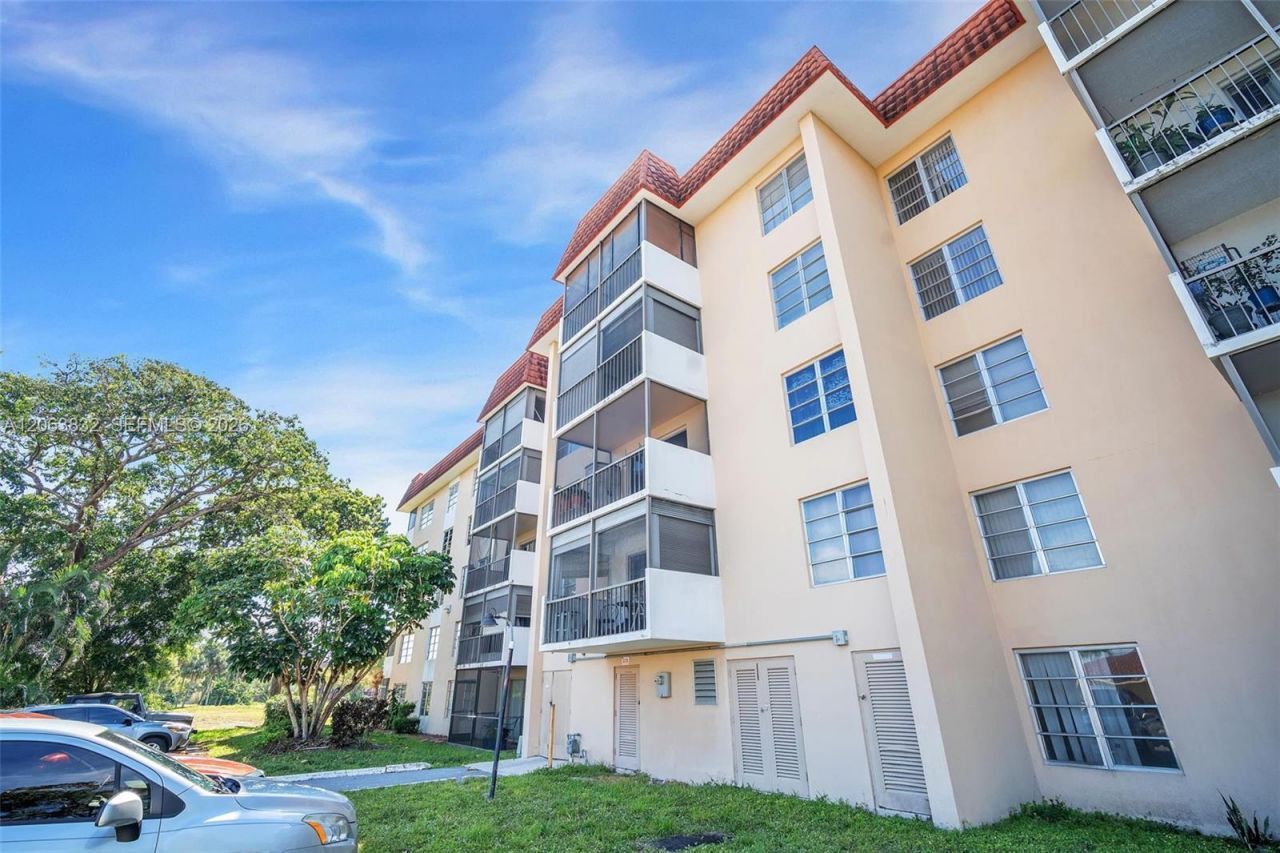4160 Inverrary Dr , Unit 308, Lauderhill, FL 33319 Photo