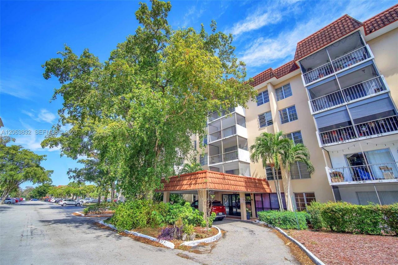 4160 Inverrary Dr , Unit 308, Lauderhill, FL 33319 Photo