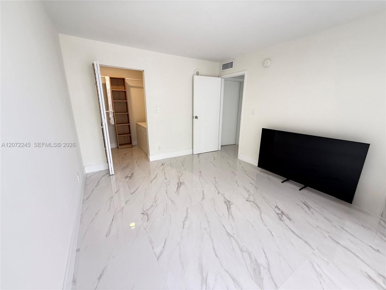 16909 N Bay Rd , Unit 817, Sunny Isles Beach, FL 33160 Photo
