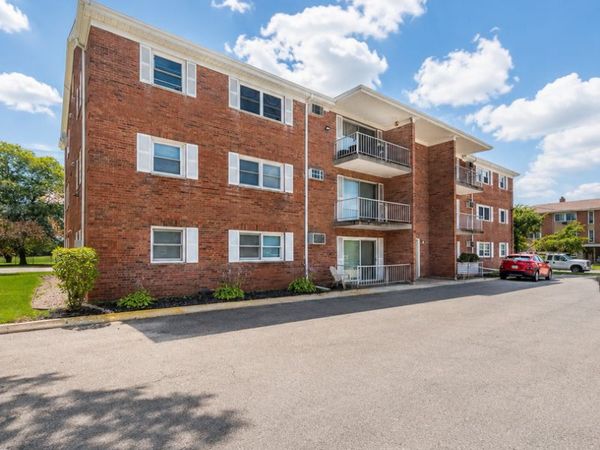 4420 W 111th Street, Unit 104, Oak Lawn, IL 60453