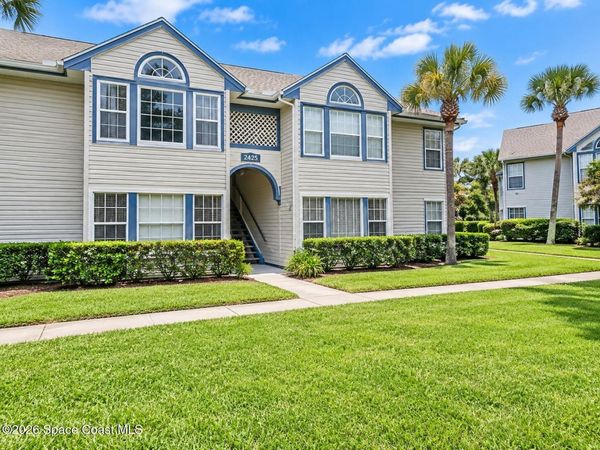 4880 Lake Waterford Way W, Unit 3-220, Melbourne, FL 32901