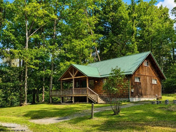29 Castle Road, Mount Nebo, WV 26679