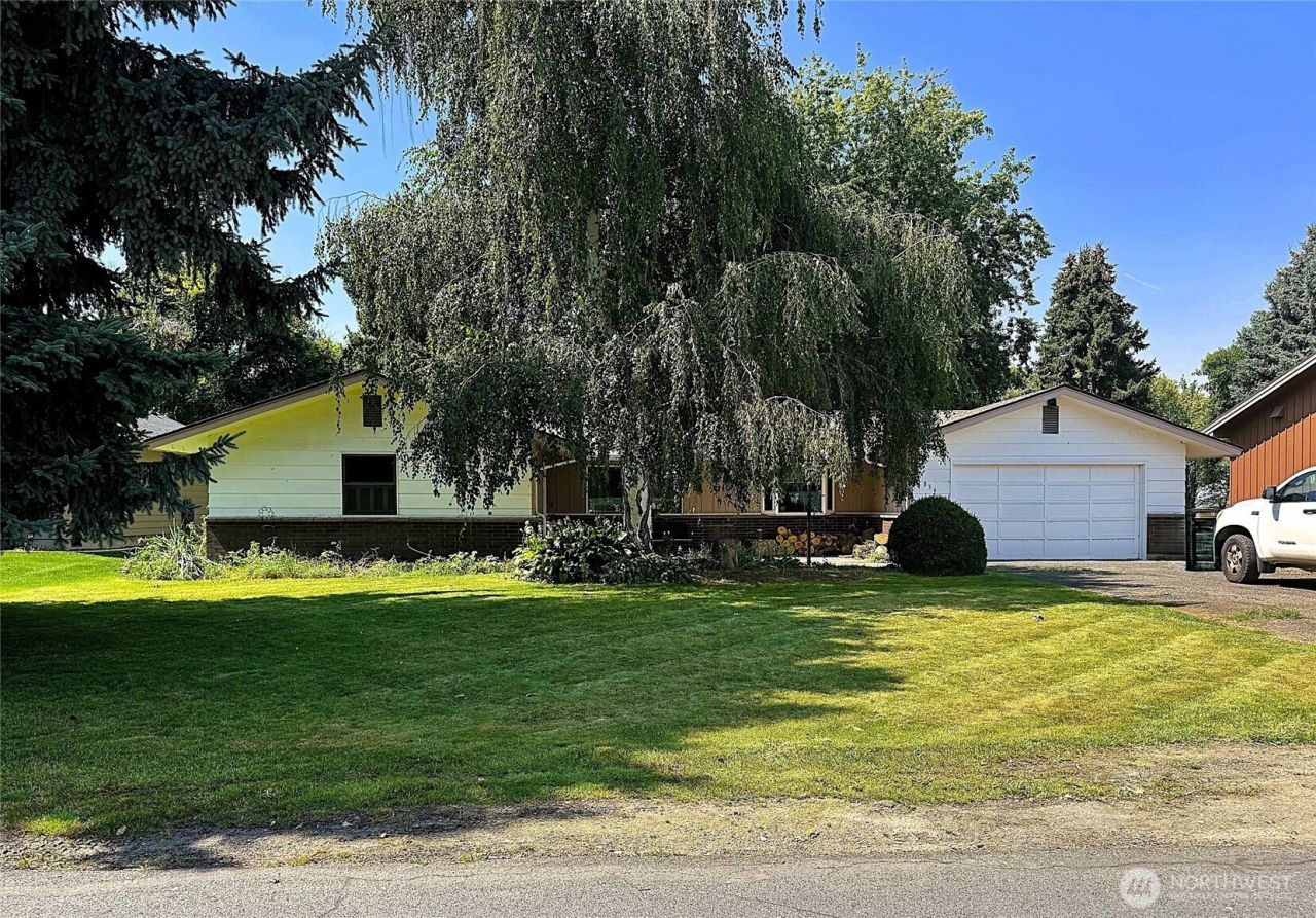 836 Meadowlark Lane  primary photo