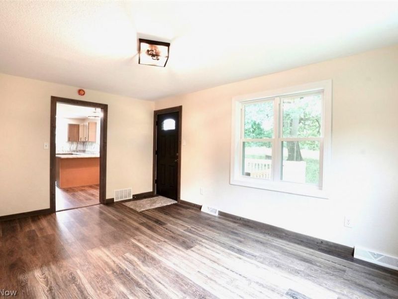 1116 Haynie Lane, Vienna, OH 44473 Photo 9