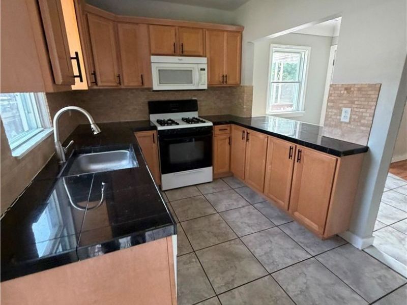 724 E 341st Street, Eastlake, OH 44095 Photo 5