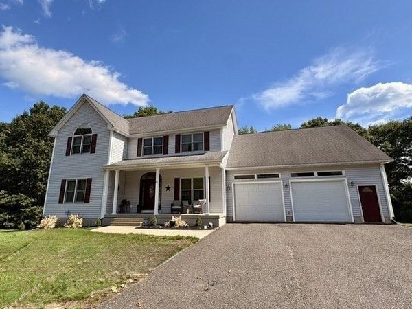 27 Landing Dr, Chicopee, MA 01020