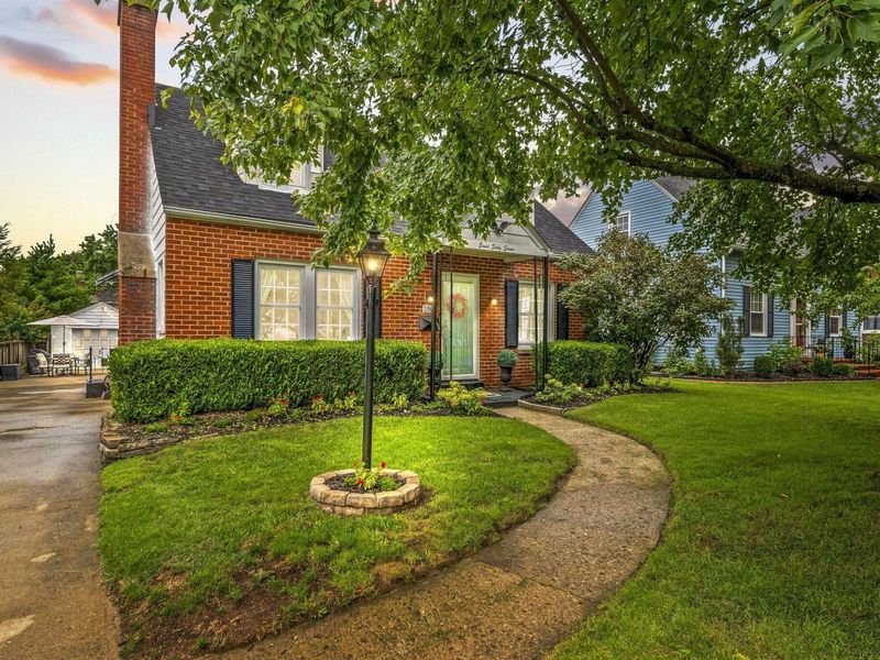 867 S Broadleigh Road, Columbus, OH 43209 Photo 2