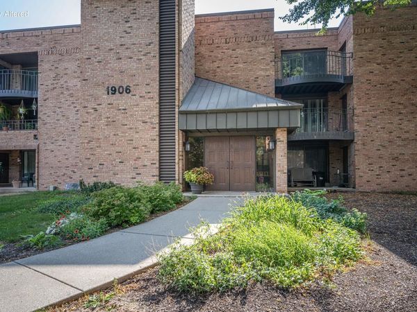 1906 E Shorewood BOULEVARD, Unit 354, Shorewood, WI 53211