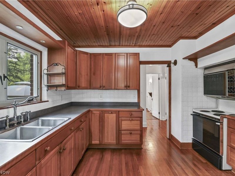 4584 Martin Drive , North Olmsted, OH 44070 Photo 14