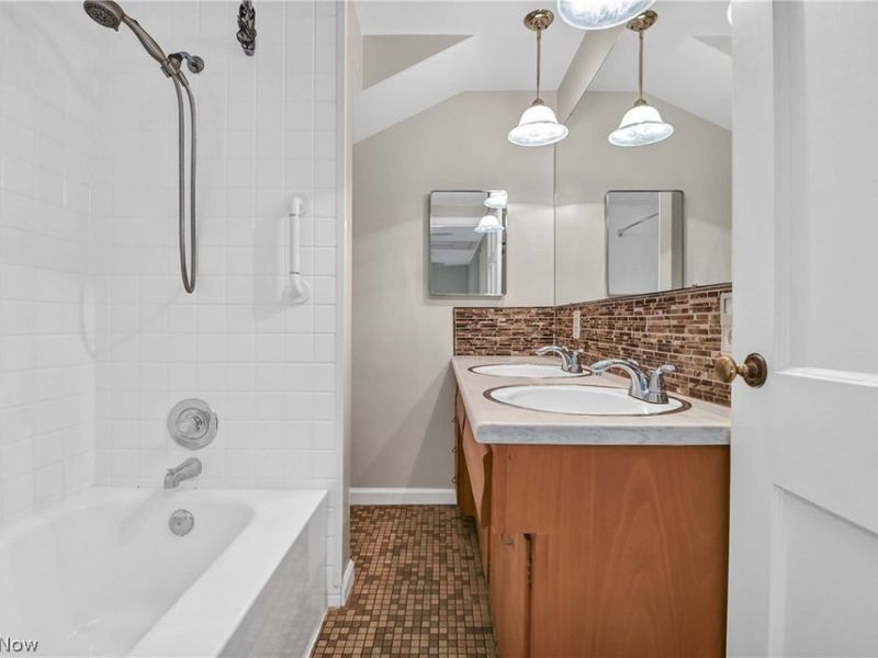 4584 Martin Drive , North Olmsted, OH 44070 Photo 32