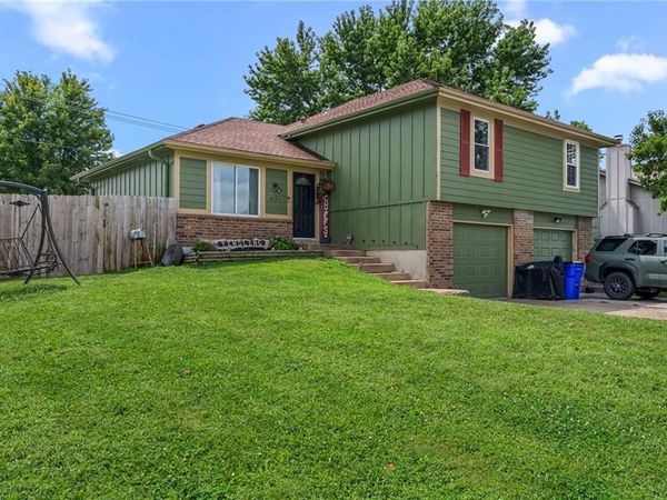 847 E Pinewood Street, Gardner, KS 66030