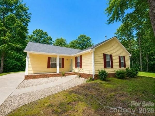 2208 Pinebrook Circle, Charlotte, NC 28208