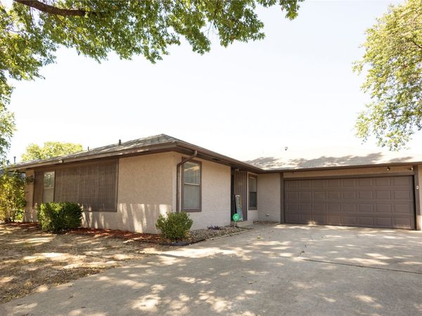 1302 W Austin Street , Broken Arrow, OK 74011