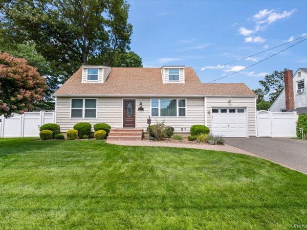 177 N Queens Avenue , Massapequa, NY 11758