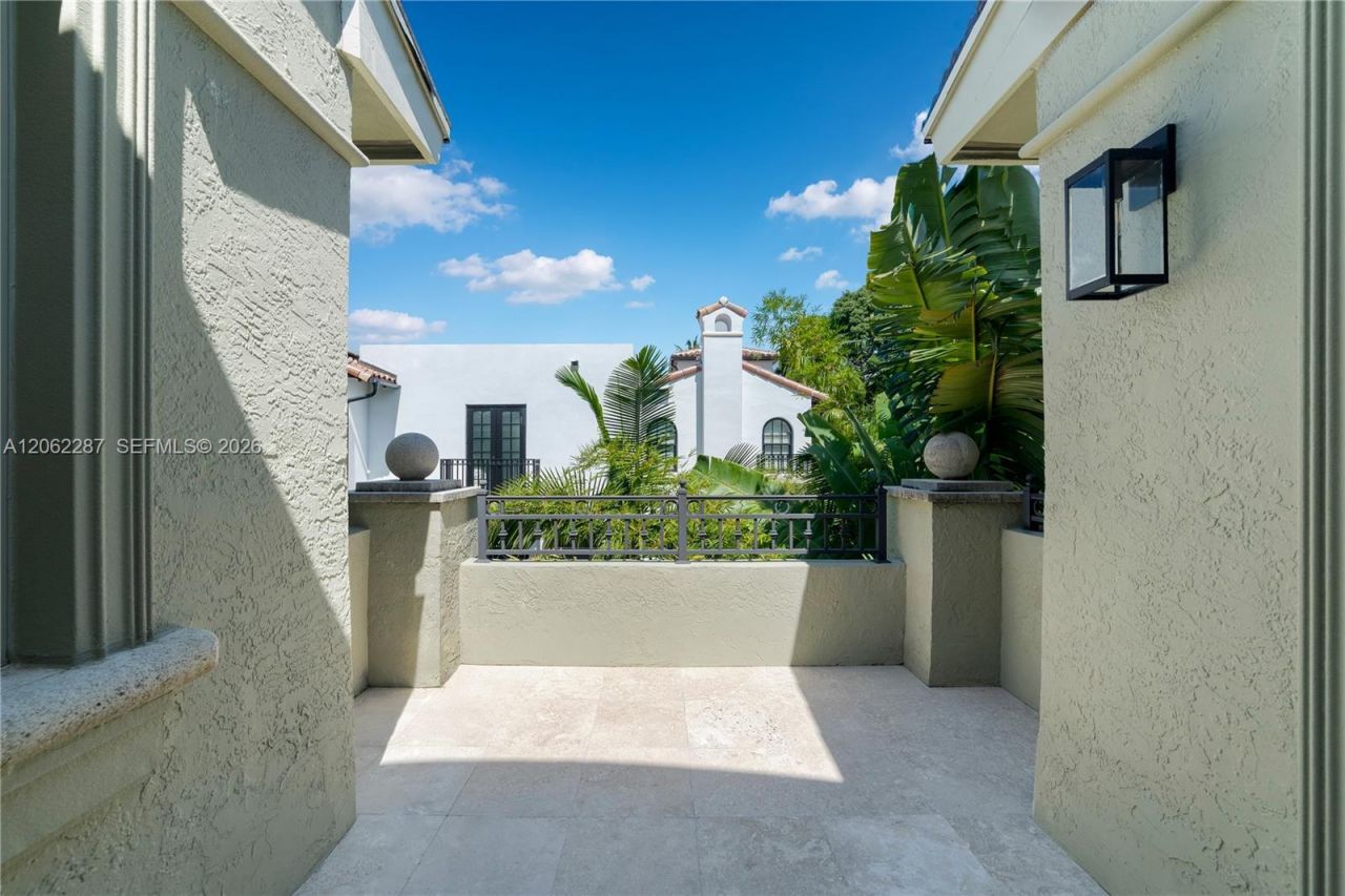 3460 S Moorings Way , Miami, FL 33133 Photo