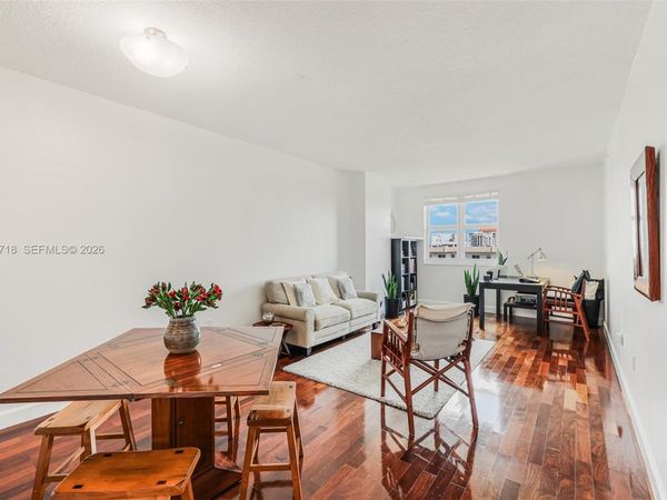 50 Menores Ave, Unit 820, Coral Gables, FL 33134