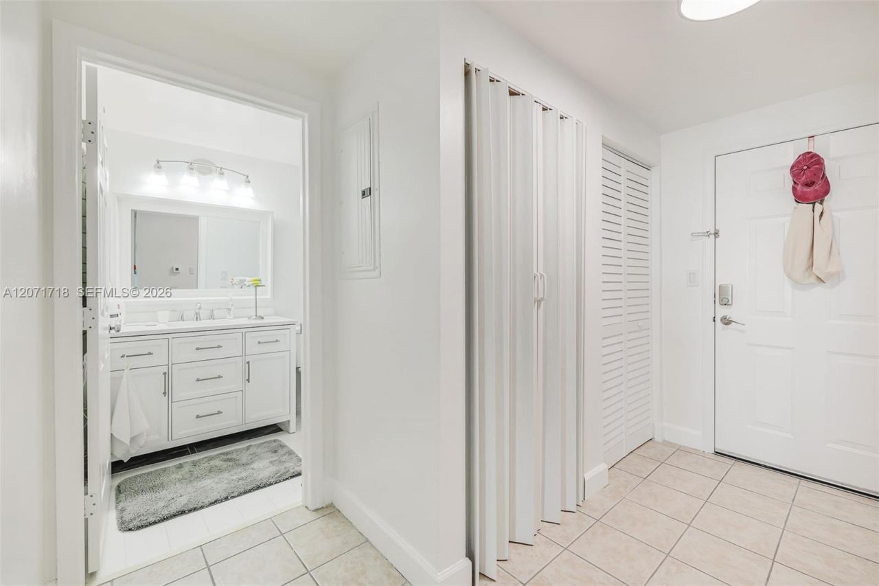 50 Menores Ave, Unit 820, Coral Gables, FL 33134 Photo