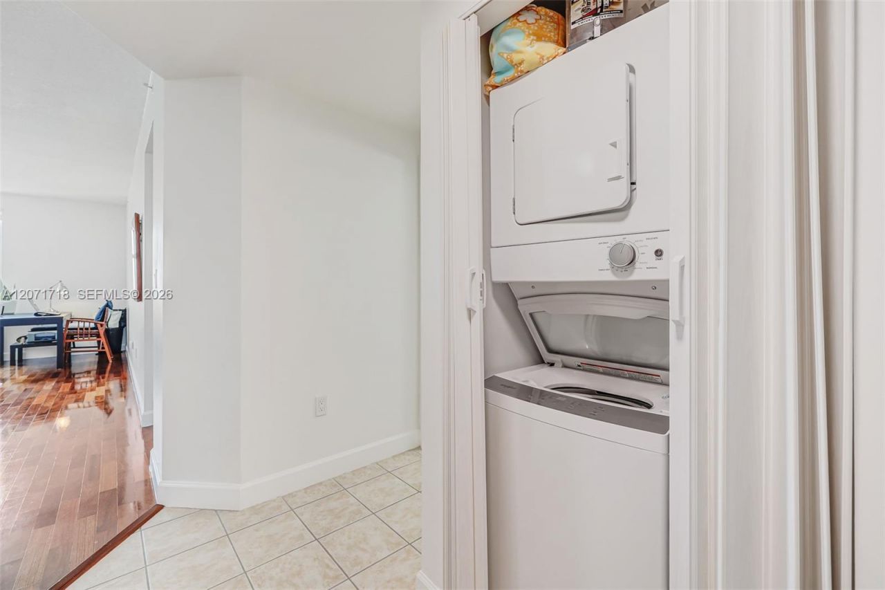 50 Menores Ave, Unit 820, Coral Gables, FL 33134 Photo