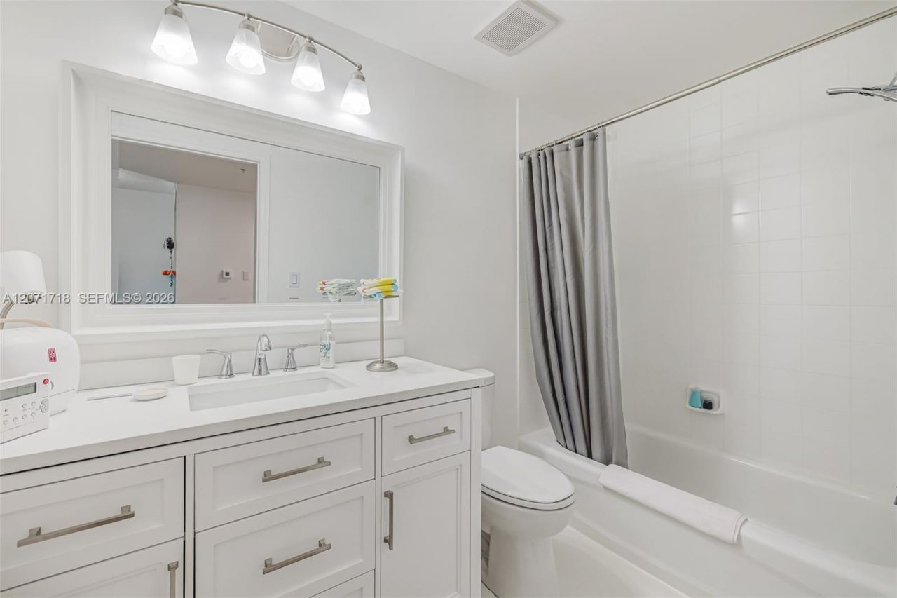 50 Menores Ave, Unit 820, Coral Gables, FL 33134 Photo