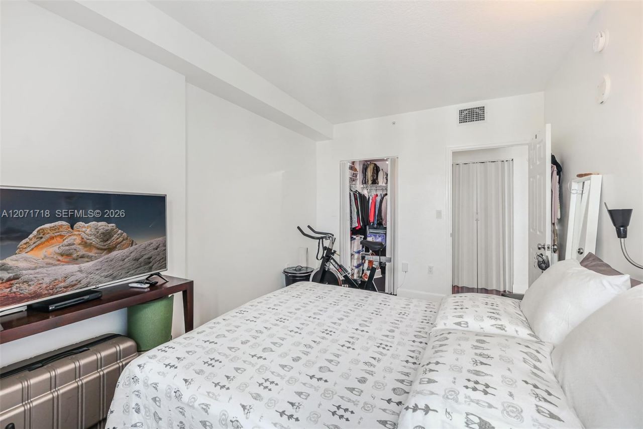 50 Menores Ave, Unit 820, Coral Gables, FL 33134 Photo