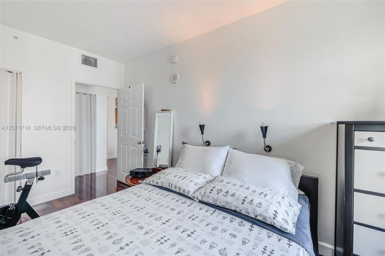 50 Menores Ave, Unit 820, Coral Gables, FL 33134 Photo