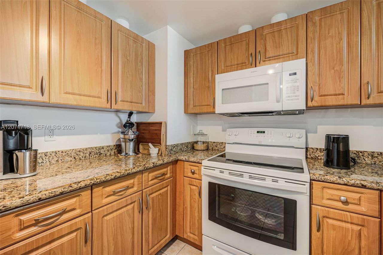 50 Menores Ave, Unit 820, Coral Gables, FL 33134 Photo