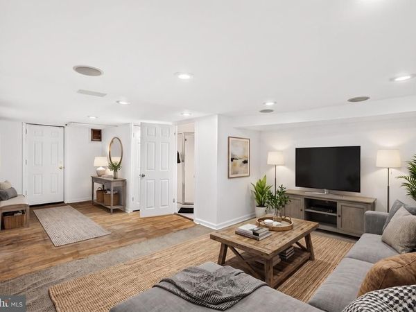 827 SAINT DUNSTANS ROAD, BALTIMORE, MD 21212