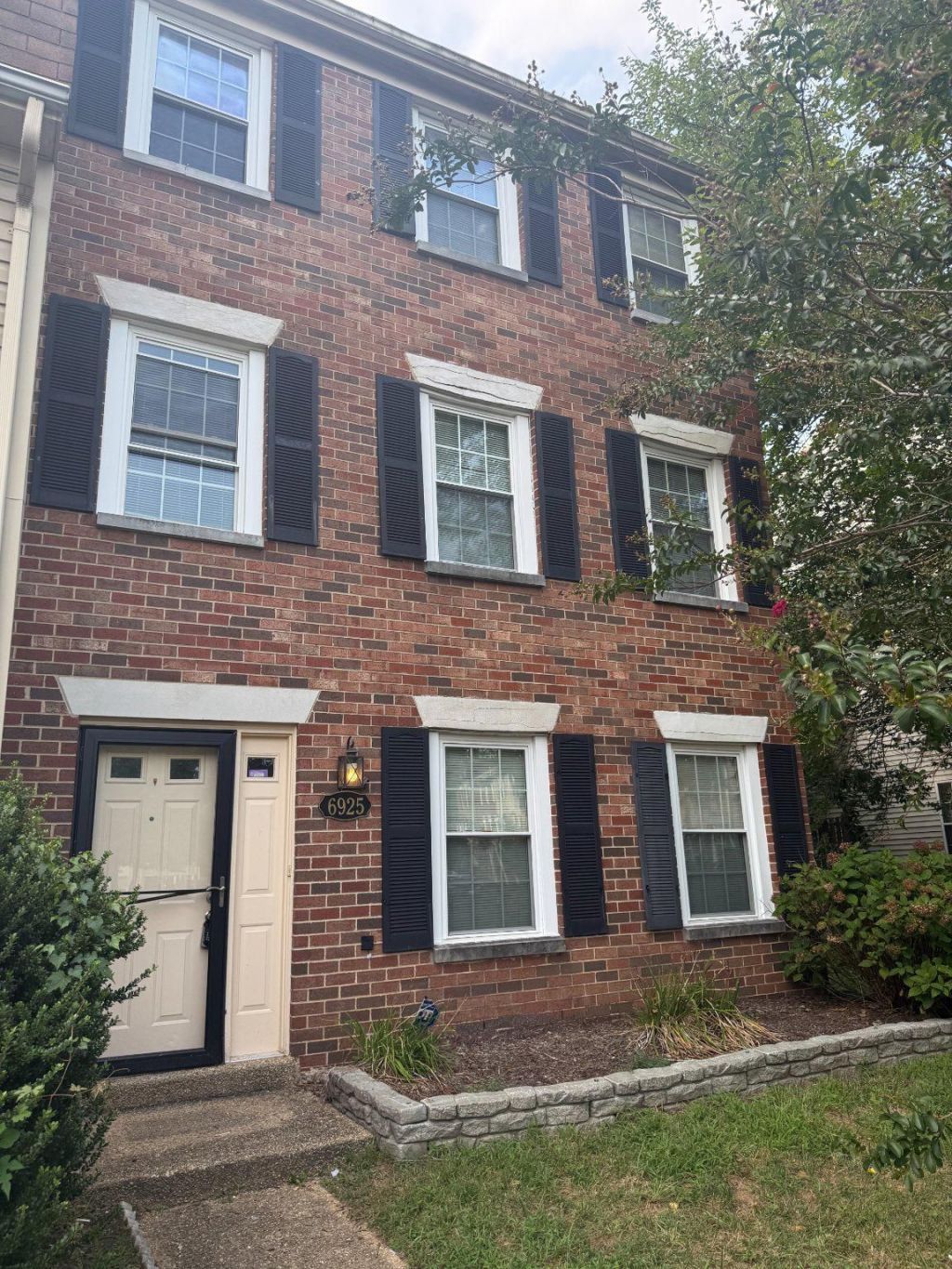 6925 STORCH CIRCLE , LANHAM, MD 20706