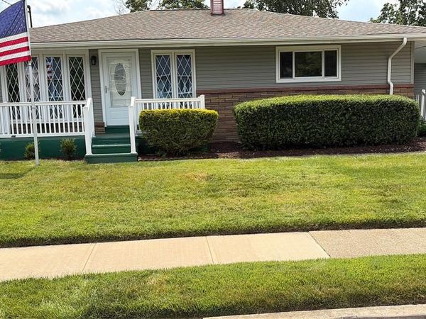 6 LACLEDE DRIVE, BURLINGTON, NJ 08016