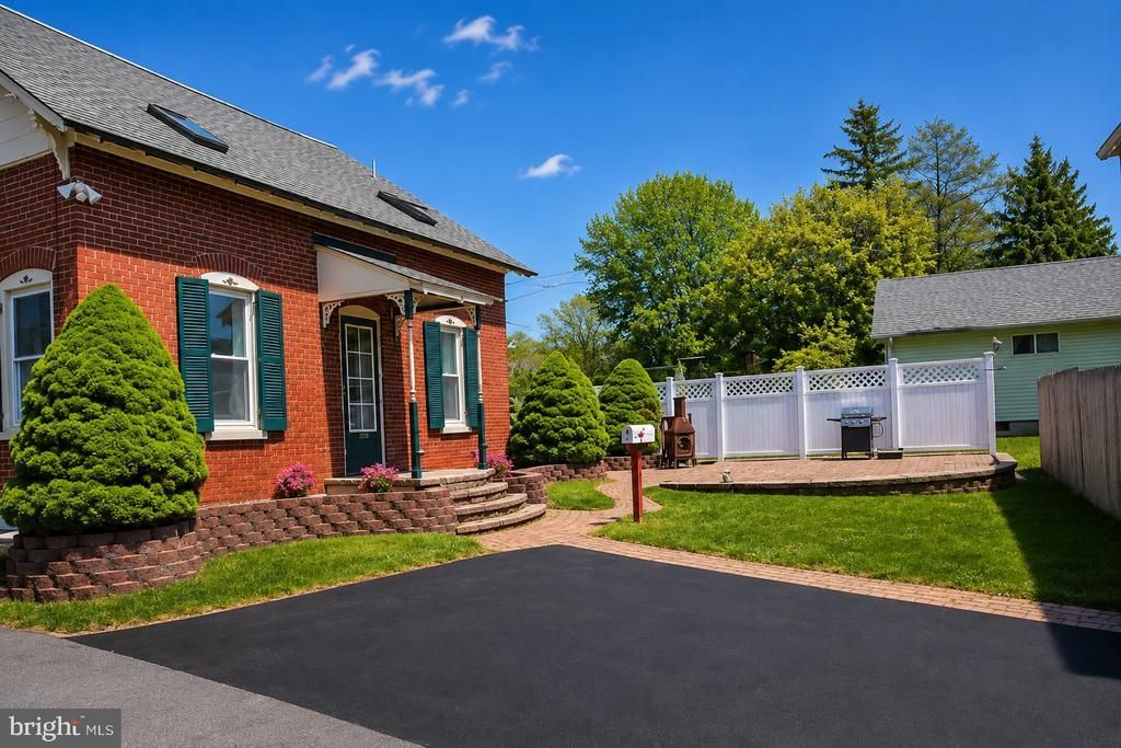 2129 R SPRING STREET , WEST LAWN, PA 19609